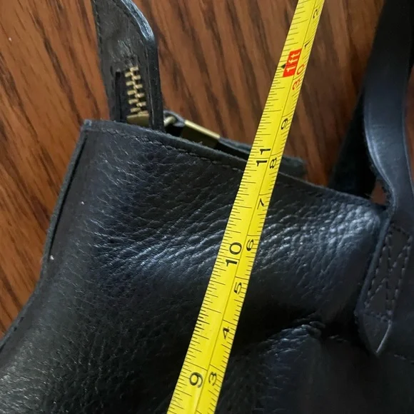 Madewell | Black Leather Tote Bag - Picture 12 of 16